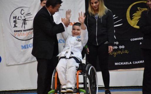 Joan Vallejos; un niño con parálisis cerebral que triunfa y disfruta del Taekwondo