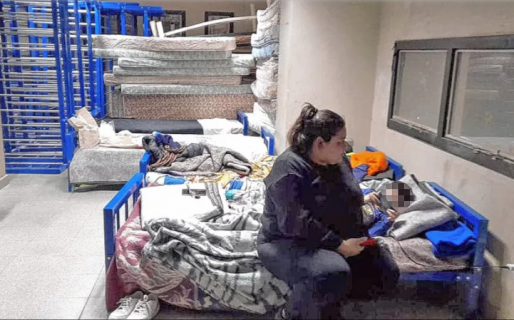 Una mujer fue desalojada con sus hijos por orden de la jueza de Familia