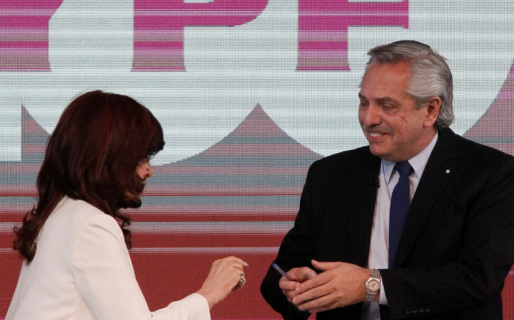 El Presidente usó la lapicera contra sí mismo y ahora tiembla todo el Gabinete