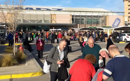 Mendoza: Entró al aeropuerto, dijo que tenía una bomba en la valija y generó caos
