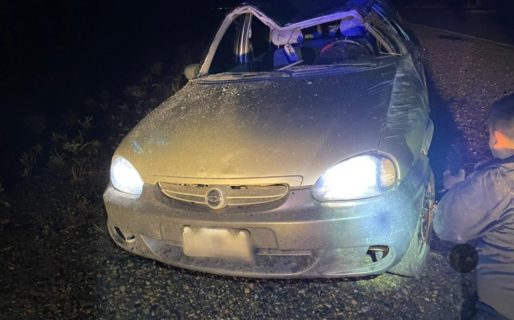 Un policía despistó y volcó producto del hielo en la Ruta