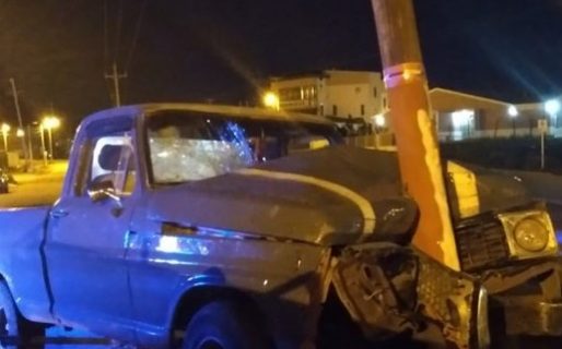 Manejaba con 0,43 alcohol en sangre y chocó contra un poste de luz