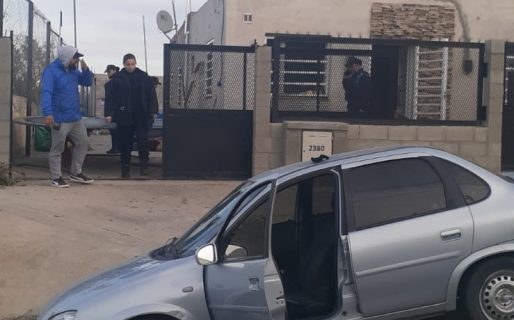 Detuvieron a dos personas por robar en un domicilio y atacar a efectivos policiales