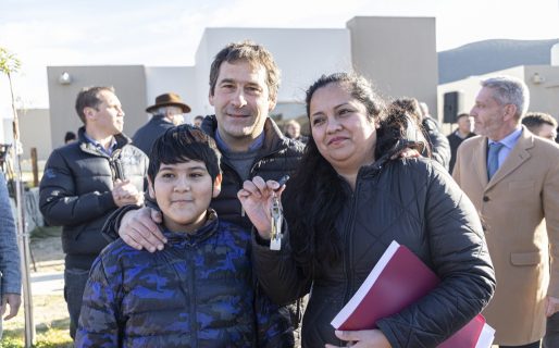 Luque participó de la entrega de 71 viviendas en Ciudadela