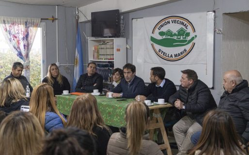 Luque y parte del gabinete escucharon a vecinos del Stella Maris