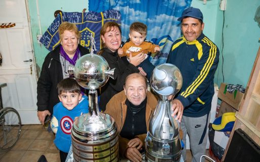 Riquelme le mandó una camiseta de Boca autografiada al jubilado que estafaron