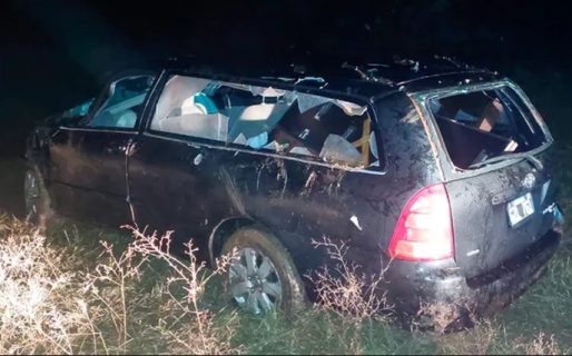 Manejaba borracho un coche fúnebre, despistó y cayó a un arroyo: Dos personas murieron
