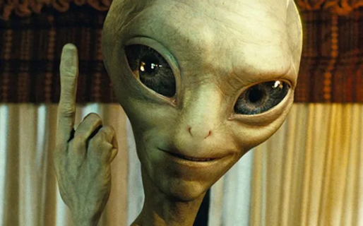 ¿Quién es la única mujer que habla en idioma alienígena? Los mejores memes