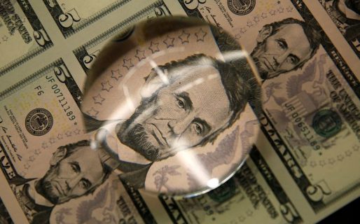 Dólar hoy: La cotización libre sube a $229 y anota un nuevo récord