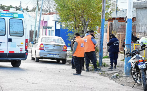 Un hombre se arrojó de su moto para no ser embestido por una Amarok