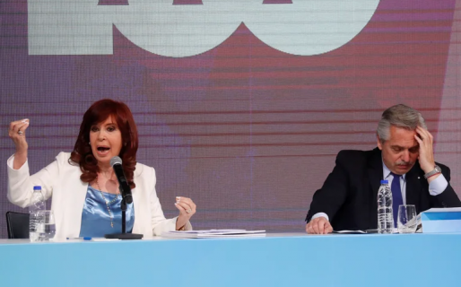 “Gobernar no es sacarse selfies en reuniones”: qué dice el artículo que recomendó Cristina Kirchner