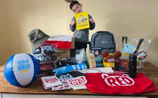 Se burlaron de él por hacer su cumpleaños temático de Mercado Libre y la empresa lo llenó de regalos