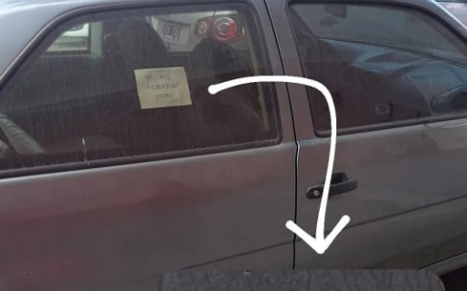 El curioso cartel que colocó un conductor para que no le roben