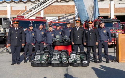 Con un nuevo aporte de equipamiento, PAE homenajeó a los bomberos voluntarios en su día