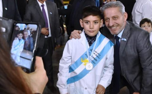 Arcioni: “El amor a la patria es el federalismo, y se hace reconociendo a nuestro interior, apoyándolo y mostrándolo”