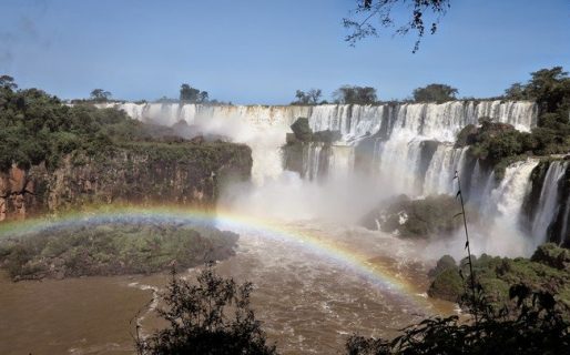 Por la crecida del río, cerraron las pasarelas de la Garganta del Diablo en las Cataratas del Iguazú