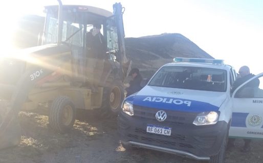 La Policía detuvo a una máquina en un terreno que iba a ser usurpado