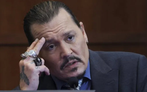 Fanáticos le obsequiaron un barco pirata a Johnny Depp