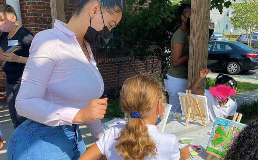 “Distrae a los nenes”: un grupo de padres pidió que cambien a la maestra “por su figura voluptuosa”