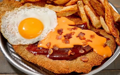 Pidió por delivery una «milanesa descomunal» y quedó indignado por lo que le llegó