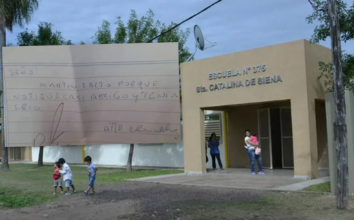 “Martín faltó porque no tiene casi abrigo y tenía frío”: la nota de una mamá que desató una movida solidaria