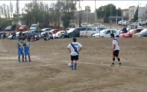 Un árbitro denunció haber sido amenazado con un arma y los jugadores lo acusan de arbitrar con olor a alcohol