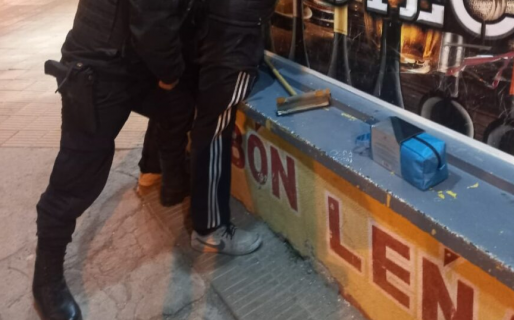 Agarró un perfume y se fue