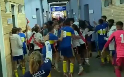 Increíble: jugadores de River y Boca festejaron juntos