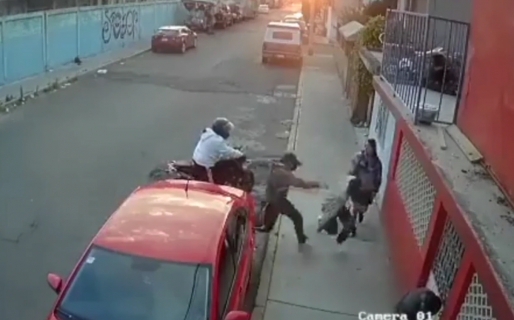 Salió corriendo, la dejó sola con el ladrón y le robaron: “Con ese novio para qué quiere enemigos”