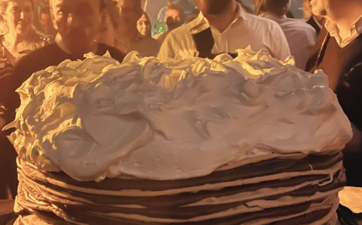 La vida es una: se casó y en vez de torta pidió un rogel gigante