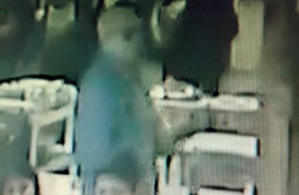 Busca a un sujeto que se llevó las zapatillas nuevas de su hijo, pero cree que no fue con mala intención