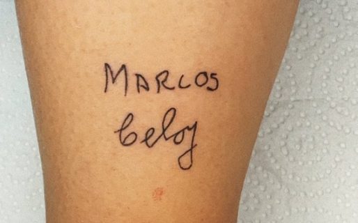 Joven argentina se tatúa nombres de sus abuelitos y sus reacciones se vuelven virales