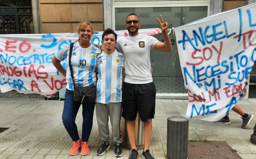 El largo viaje de Tomi: el especial regalo de Messi tras el 5-0 a Estonia para un fanático que lo siguió por París, Londres y Pamplona