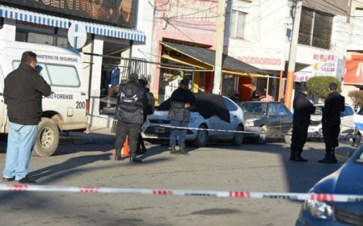 Encontraron a un hombre muerto dentro de un auto en el centro de Trelew