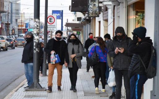 Dólar a $300 y salarios: la devaluación dejó los ingresos de los trabajadores argentinos entre los más bajos de la región