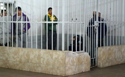 Un preso fingió que era un docente y se escapó de la cárcel por la puerta principal