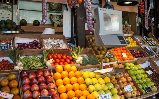 “Se necesita empleado con ganas de vivir”: el curioso cartel de una verdulería que se volvió viral