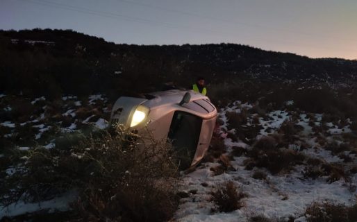 Volcó por la presencia de escarcha en la banquina