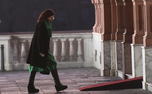 Batakis le advirtió al Gabinete por un “agosto crítico” por falta de reservas y dificultades para importar gas