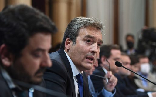 La reacción del Gobierno ante el sobreseimiento de Mauricio Macri: “Lo salvan sus amigos, no la Justicia”