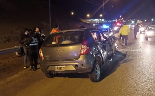 Un camión y una camioneta protagonizaron un fuerte impacto en la Ruta 3