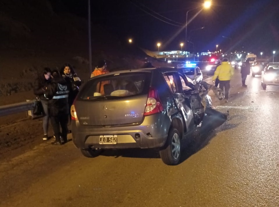Un camión y una camioneta protagonizaron un fuerte impacto en la Ruta 3 ...