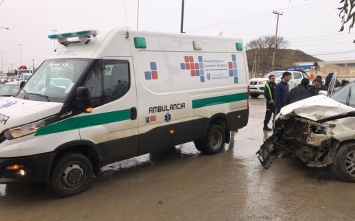 Un equipo de Rescate de Bomberos iba a una emergencia hacia Ramón Santos y chocó a una camioneta