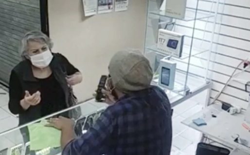 Pensó que su celular no funcionaba porque sus hijos no le contestaban: la habían bloqueado