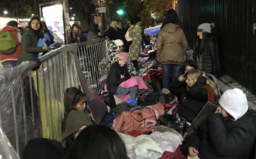 Acampan para entrar primeras al recital de Harry Styles: faltan 150 días