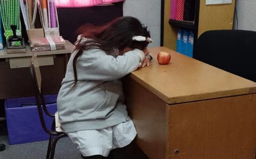 Bullying: tiene 6 años, sus compañeros le raparon las cejas a la fuerza y ​​no quiere volver a la escuela