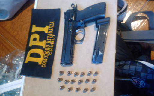 Fueron buscando una rueda y encontraron una pistola