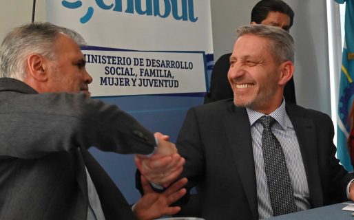 Arcioni firmó la adhesión de Chubut al programa nacional “Aunar Familias”