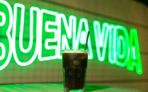 Hicieron »match», llegaron al bar y se confundieron de pareja: »El vago estaba vestido igual que yo»