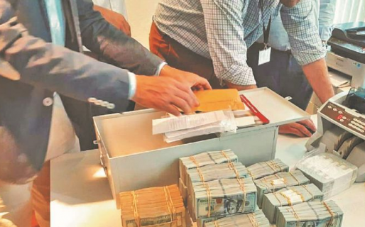 Arrestado por llevar $450 mil en los bolsillos: «Estaba yendo a la cueva de un amigo a comprar dólares»